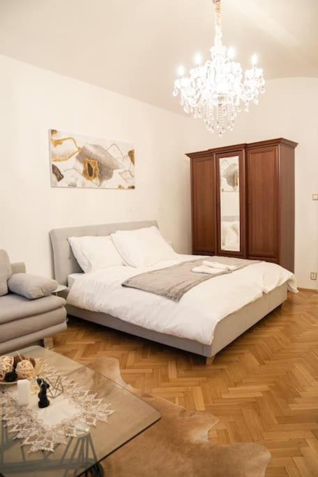 Cozy Flat By Wenceslas Square! Прага Екстер'єр фото